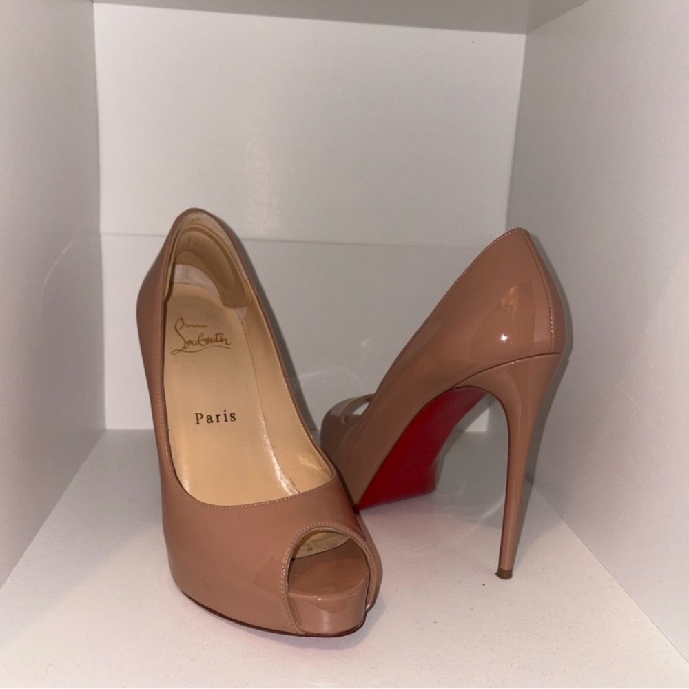 Christian Louboutin nude Peep Toe pumps